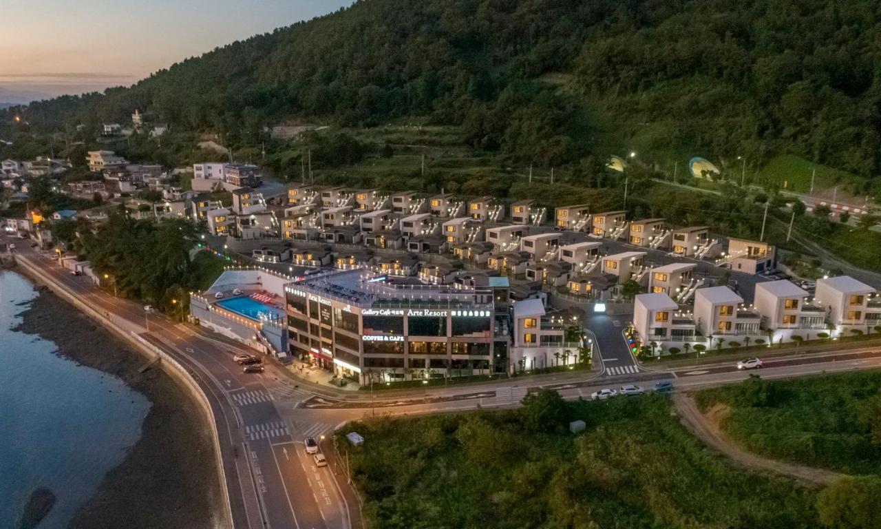Arte Resort Spa&Pool Villa Sacheon Esterno foto