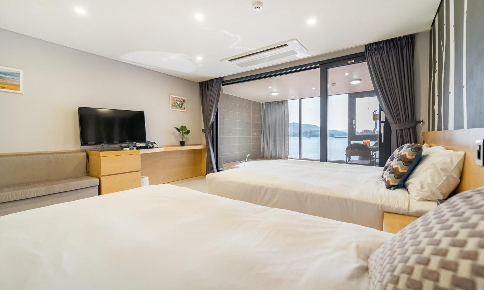 Arte Resort Spa&Pool Villa Sacheon Esterno foto